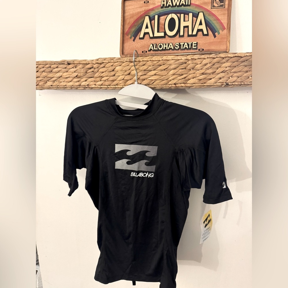 NWT Billabong UPF 50+short-sleeve black Rash Guard Top Size X-Small Unisex